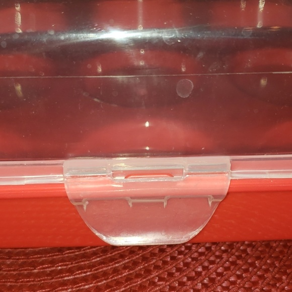 Sure Fresh Reusable Cupcake Container & Lock Lid - Picture 3 of 8